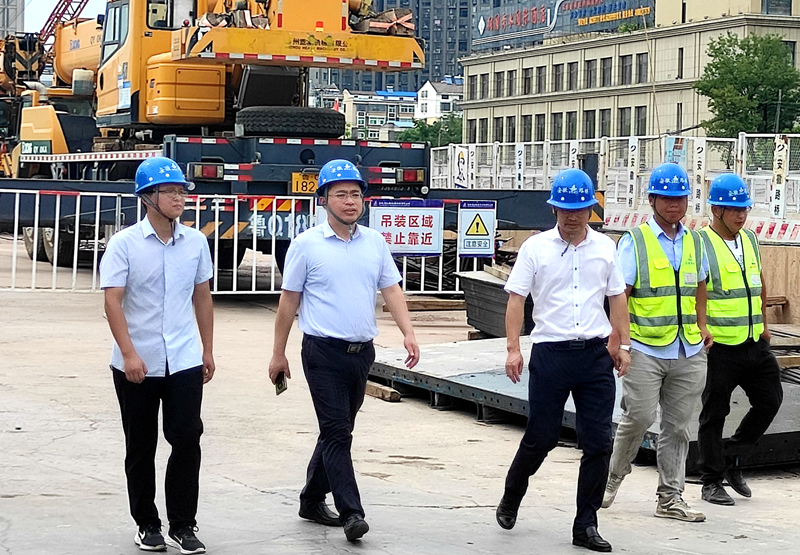 公司黨委書記、董事長錢申春到軌道3號線南延2標(biāo)項(xiàng)目檢查指導(dǎo)