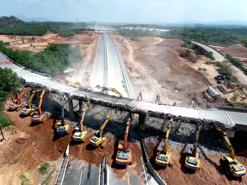 歷時17小時,上饒東樞紐互通項目橋梁拆除圓滿完成3