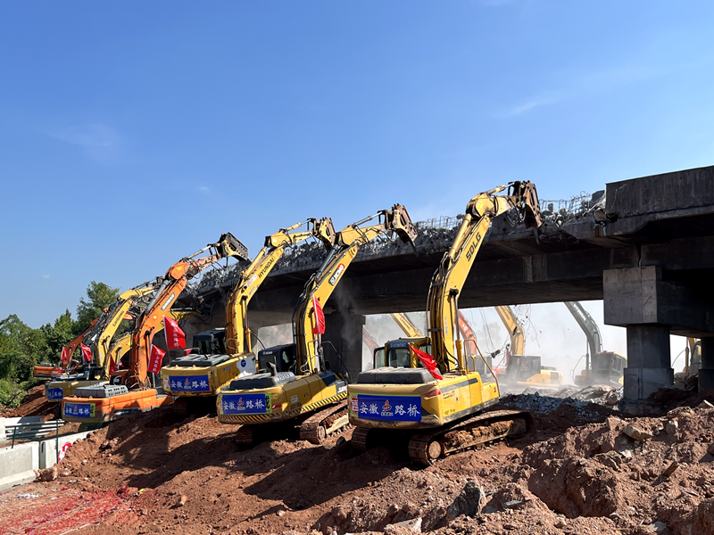 歷時17小時,上饒東樞紐互通項目橋梁拆除圓滿完成1