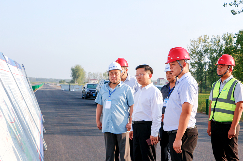 六安市交通運輸局黨組書記、局長朱宏赴S244-03標調研指導工作 (2)