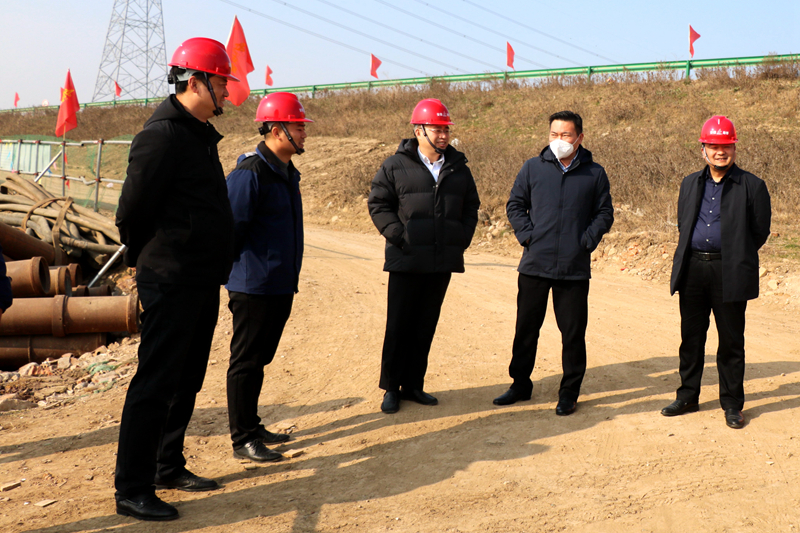 公司黨委書記、董事長(zhǎng)錢申春調(diào)研S247(圍烏路)改建工程四期項(xiàng)目建設(shè) (2)
